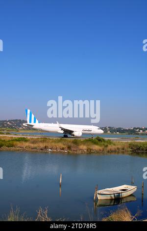 Condor Bulgaria Air, Airbus A320-214 LZ-FBG am Flughafen Ioannis Kapodistris, Korfu, Griechenland Stockfoto