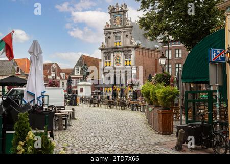 Roode Steen Platz mit dem alten Rathaus und der Statue von Jan Pieterszoon Coen Stockfoto