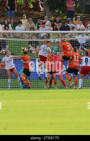 Perry Park, Queensland, Australien, 17. Dezember 2023: Rettung durch Torhüter Sham Khamis (20 Sydney) während des Liberty A League Spiels zwischen Brisbane Roar FC und Western Sydney Wanderers FC in Perry Park, Brisbane, Australien. (Matthew Starling / SPP) Stockfoto