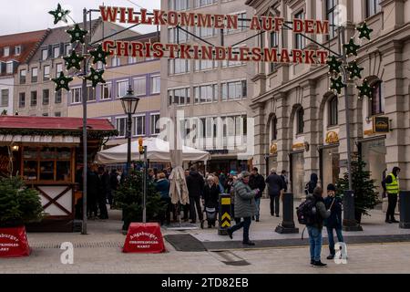 Haupteingang zum Christkindlkesmarkt in Augsburg, Deutschland Stockfoto