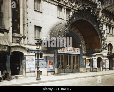 Paris (9. Arr.), France La Cigale, Boulevard Rochechouart, Art, HD, Unterhaltung, Inschrift, Informationen, erster Weltkrieg, Straßenlaterne, Straßenlaterne, Schild, Tanz, Musik, existiert in High Definition, Show, Poster, zurück, Bogen, Arkade, Bogen, Eisenwerk, Geschäft, Markise, Kriegsunterhaltung, Theater, Frankreich, Paris, La Cigale Boulevard Rochechouart, Arrondissement IX, 17.05/1918 - 17.05.1918, Léon, Auguste, Fotograf, Autochrome, Foto, Glas, Autochrome, Foto, positiv, Horizontal, Format 9 x 12 cm Stockfoto