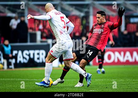 Mailand, Italien am 17. Dezember 2023. Tijani Reijnders vom AC Milan erzielte sein erstes Team-Tor während des italienischen Fußballspiels der Serie A AC Milan gegen Monza im San Siro Stadion in Mailand am 17. Dezember 2023. Credit: Piero Cruciatti/Alamy Live News Stockfoto