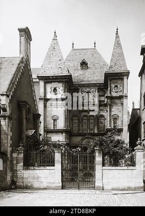 Orléans, Frankreich Hôtel Cabu oder sogenanntes Haus der Diane de Poitiers, Habitat, Architektur, Kunst, Dach, Wohnungen, Privatvilla, Renaissance, Fronton, Grill, Frankreich, Orléans, Maison de Diane de Poitiers, Orléans, Léon, Auguste, Fotograf, 1909 - Centre de la France - Auguste Léon - (Juni), Glas, Positif noir et blanc, positiv, vertikal, Größe 9 x 12 cm Stockfoto