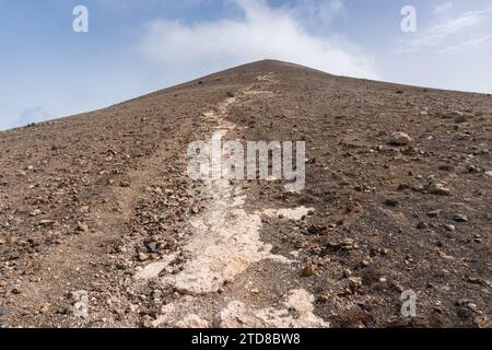 Vulkanlandschaft auf Lanzarote in der Region Geria an einem sonnigen Tag Stockfoto