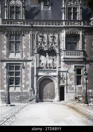 Blois, Frankreich der Eingang zum Flügel Ludwig XII. Mit der Reiterstatue, Kunst, Habitat, Architektur, König, Königin, Skulptur, Basrelief, Dekorative Kunst, Tür, Mittelalter, Palast, Schloss, Blois, 24.08/1915 - 24.08.1915, Léon, Auguste, Fotograf, 1915 - Centre de la France, Loiret, Indre-et-Loire, Loir-et-Cher - Léon Busy und Auguste Léon - (August), Autochrome, Foto, Glas, Autochrome, Foto, positiv, Vertikal, Format 9 x 12 cm Stockfoto