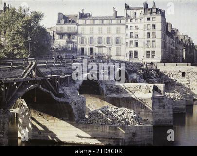 Paris (4.-5. Arr.), Frankreich die Tournelle-Brücke unter Abriss, Wohnungen, Architektur, HD, Gerüste, Tragwerk, Fluss, Arbeiten, Bauingenieurwesen, existiert in hoher Auflösung, öffentliche Bauarchitektur, Kai, Dilapidation, unhygienische Bedingungen, Rubble, Bridge, Paris, 09.06/1920 - 09.06.1920, Léon, Auguste, Fotograf, Autochrome, Foto, Glas, Autochrome, Foto, positiv, Horizontal, Größe 9 x 12 cm Stockfoto