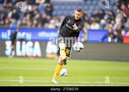 17.12.2023, Schauinsland-Reisen-Arena, Duisburg, DE, 3. Liga, MSV Duisburg vs SG Dynamo Dresden, 19. Spieltag, Saison 2023/24, im Bild: Stefan Kutschke (Dynamo Dresden #30) Aufwärmen vor dem Spiel / Training; Einzelaktion, Ganzkörper / Ganzkoerper; Freisteller, Einzelbild, Aktion, Aktion, Spielszene; Ball am Fuss; Foto © nordphoto GmbH / Denkinger DFL-VORSCHRIFTEN VERBIETEN JEDE VERWENDUNG VON FOTOGRAFIEN ALS BILDSEQUENZEN UND/ODER QUASI-VIDEO Stockfoto