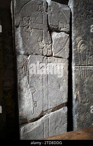 Mittelalterliche Grabplatten in der St. Michael's Church, Alnwick, Northumberland, Großbritannien Stockfoto