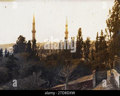 Konstantinopel (derzeit Istanbul), Türkei Eyüp Sultan Camii („Eyoub-Moschee“), Religion, Natur, Umwelt, Habitat, Architektur, Friedhof, Islam, Minaret, Moschee, Vegetation, Botanik, religiöse Architektur, Türkei, Konstantinopel, Moschee von 'Eyoule, Istanbul, 01.09/1912 - 30.09.1912, Passet, Stéphane, Fotograf, 1912 - Turquie - Stéphane Passet - (September), Autochrome, Foto, Glas, Autochrome, Foto, positiv, Horizontal, Format 9 x 12 cm Stockfoto