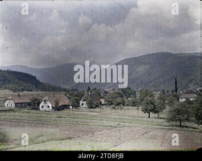 Kirchberg, Oberrhein, Elsass, Frankreich Vallée de la Doller, Ballon d'Elsace, Habitat, Architektur, erster Weltkrieg, Berg, Berg, Grenze, Tal, Wohnung, Front, Panorama der Stadt, Frankreich, Kirchberg, Vallée de the Doller, Elsass Ballon, Kirchberg, 02/06/1917 - 02/06/1917, Castelnau, Paul, 1917 - Elsass - Paul Castelnau (fotografischer Teil der Armee) - (Juni), Autochrome, Foto, Glas, Autochrome, Foto, positiv, Horizontal, Format 9 x 12 cm Stockfoto