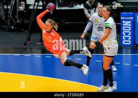 Herning, Dänemark. Dezember 2023. HERNING, DÄNEMARK - 17. DEZEMBER: Tamara Haggerty aus den Niederlanden während der 26. IHF Frauen-Weltmeisterschaft Handball-Finale Runde, 5-6 Platz Spiel zwischen Deutschland und den Niederlanden in Jyske Bank Boxen am 17. Dezember 2023 in Herning, Dänemark. (Foto von Henk Seppen/Orange Pictures) Credit: Orange Pics BV/Alamy Live News Stockfoto