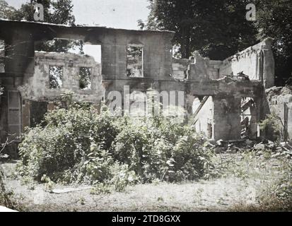 Soissons, Aisne, Frankreich Ruinen rue des Minimes, Wohngebäude, Architektur, erster Weltkrieg, Wohngebäude, Ruinen, Bombardement, Frankreich, Soissons, Interior rue des Minimes, Soissons, 30/05/1917 - 30/05/1917, Cuville, Fernand, 1917: Aisne - Fernand Cuville (fotografischer Teil der Armee) - (mai-Juli), Autochrome, Foto, Glas, Autochrome, Foto, positiv, Horizontal, Format 9 x 12 cm Stockfoto