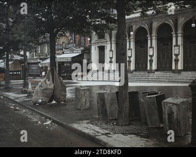 Paris (10. Arr.), France Boulevard de Bonne Nouvelle, Nummer 38, Economic activity, HD, Art, Inschrift, Information, Wohnraum, Architektur, Boutique, Laden, Schild, existiert in High Definition, Skulptur, kommerzielle Beschriftung, Poster, Kinosaal, Bank, Straße, Bezirk, Bogen, Arkade/Arkade, Eisenwerk, Mülltonnen/Müllsammler, Café, Bar, skulpturierte Einrichtung, Catering, Gastgewerbe, Theater, Frankreich, Paris, Boulevard St Martin, Arrondissement X, 19.06/1914 - 19.06.1914, Passet, Stéphane, Fotograf, Autochrome, Foto, Glas, Autochrome, Foto, positiv, Horizontal, Format 9 x 12 cm Stockfoto