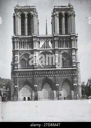 Paris (IV. Arr.), Frankreich Notre-Dame de Paris Schutz vor Bombenangriffen, Religion, Kunst, Ersten Weltkrieg, Wohnraum, Architektur, Kirche, Christentum, Turm, Skulptur, hinten, Bombardierung, Tür, Bogen, Arkade, Bogen, Skulptur Dekor, Anti-Bombenschutz, religiöse Architektur, Frankreich, Paris, Portale von Notre Dame, Notre-Dame, 02/05/1918 - 02/05/1918, Léon, Auguste, Fotograf, Autochrome, Foto, Glas, Autochrome, Foto, positiv, Vertikal, Format 9 x 12 cm Stockfoto