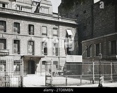 Paris (8. Arr.), französischer Verband französischer Damen, Hilfskrankenhaus 34 (?) Cours-Albert-Ier, Gesundheit, erster Weltkrieg, Krankenhaus, Pflegezentrum, Bombardierung, Verwundete, Verstümmelte, Anti-Bombardement-Schutz, Anstrengung Krieg, Kriegsarbeit, Flag, Frankreich, Paris, Verband französischer Damen Hilfskrankenhaus Cours la reine, Arrondissement VIII, 15/05/1918 - 15/05/1918, Léon, Auguste, Fotograf, Autochrome, Foto, Glas, Autochrome, Foto, positiv, Horizontal, Format 9 x 12 cm Stockfoto