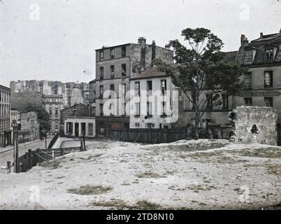 Paris (20. Arrondissement), France Rue du Transvaal, Blick vom Belleville Hill (derzeit Eingang zum Belleville Park), Wohngebäude, Architektur, Straße, Viertel, Verfall, unhygienische Bedingungen, Schutt, Park, Garten, France, Paris, Rue du Transwaal in Belleville, Arrondissement XX, 27.06/1918 - 27.06.1918, Léon, Auguste, Fotograf, Autochrome, Foto, Glas, Autochrome, Foto, positiv, Horizontal, Format 9 x 12 cm Stockfoto