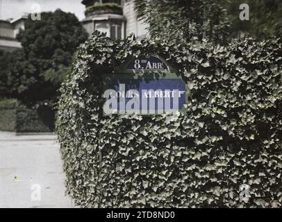 Paris (8. Arr.), Frankreich "Cours-Albert-Ier"-Plakette, an der Ecke Place de la reine-Astrid (1936), Wohngebäude, Architektur, Straße, Stadtviertel, Straßenschild, Frankreich, Paris, Cours Albert I (Cours le reine), Arrondissement VIII, 24/07/1918 - 24/07/1918, Léon, Auguste, Fotograf, Autochrome, Foto, Glas, Autochrome, Foto, positiv, Horizontal, Format 9 x 12 cm Stockfoto