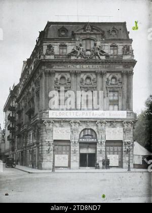 Paris (10. Arr.), Frankreich Le Théâtre de la Renaissance, 20 Boulevard St-Martin, Kunst, Wohnungsbau, Architektur, erster Weltkrieg, Unterhaltung, Skulptur, öffentliche zivile Architektur, Hinterbau, skulpturierte Einrichtung, Kriegsunterhaltung, Theater, Frankreich, Paris, Renaissance Theater, Arrondissement X, 25.07/1918 - 25.07.1918, Léon, Auguste, Fotograf, Autochrome, Foto, Glas, Autochrome, Foto, positiv, Vertikal, Format 9 x 12 cm Stockfoto