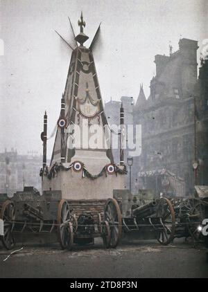 Paris (IV. Arr.), Frankreich Pylon auf dem Place de l'Hôtel de Ville für den 4. Staatskredit, Wirtschaftstätigkeit, erster Weltkrieg, Darlehen, Rathaus, Rathaus, Canon, Bank, Finanzen, Wappen, Wappen, Kriegsanstrengungen, Kriegsarbeit, Patriotismus, Frankreich, Paris, Pylon auf dem Place de l'Hôtel de Ville für das vierte Darlehen, Hôtel de Ville, 23.10/1918 - 23.10.1918, Léon, Auguste, Fotograf, Autochrome, Foto, Glas, Autochrome, Foto, positiv, Vertikal, Format 9 x 12 cm Stockfoto