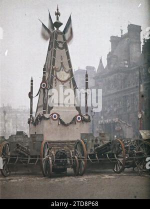 Paris (IV. Arr.), Frankreich Pylon auf dem Place de l'Hôtel de Ville für den 4. Staatskredit, Wirtschaftstätigkeit, erster Weltkrieg, Darlehen, Rathaus, Rathaus, Canon, Bank, Finanzen, Wappen, Wappen, Kriegsanstrengungen, Kriegsarbeit, Patriotismus, Frankreich, Paris, Pylon auf dem Place de l'Hôtel de Ville für das vierte Darlehen, Hôtel de Ville, 23.10/1918 - 23.10.1918, Léon, Auguste, Fotograf, Autochrome, Foto, Glas, Autochrome, Foto, positiv, Vertikal, Format 9 x 12 cm Stockfoto