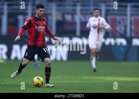 Mailand, Italien. Dezember 2023. Christian Pulisic vom AC Milan im Spiel der Serie A zwischen AC Milan und AC Monza am 17. Dezember 2023 im Stadio Giuseppe Meazza in Mailand. Quelle: Marco Canoniero/Alamy Live News Stockfoto