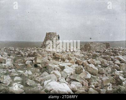 ABA el Lissan, Arabien (heutiges Jordanien) Wachturm, Habitat, Architektur, Kunst, Menschen, archäologische Überreste, Turm, befestigte Architektur, Antike, Mensch, Arabien, Abel Lesan, Ruinen von Khirbet Abel Lesan. Wachturm, Aba el-Lissan, 14.03/1918 - 14.03.1918, Castelnau, Paul, 1918 - Nahost, Ägypten, Palästina, Chypre - Paul Castelnau (fotografischer Teil der Armee) - (9. Januar-6. Oktober), Autochrome, Foto, Glas, Autochrome, Foto, positiv, Horizontal, Format 9 x 12 cm Stockfoto