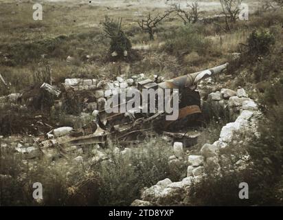 Sancy, Aisne, Frankreich, Erster Weltkrieg, Cannon, Ruinen, Front, Artillerie, Nachkriegszeit, Frankreich, Sancy, in der Nähe des Dorfes Sancy, eine verlassene Kanone (außer Betrieb), Sancy-les-Cheminots, 26.08/1919 - 26.08.1919, Cuville, Fernand, 1919 - verwüstete Regionen Nièvre, Aisne, Marne, Maas - Georges Chevalier et Fernand Cuville - (22. August -30), Autochrome, Foto, Glas, Autochrome, Foto, positiv Stockfoto