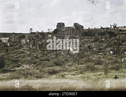 Oulches, Aisne, Frankreich, Erster Weltkrieg, Habitat, Architektur, Kirche, Ruinen, Front, Bombardement, Nachkriegszeit, Panorama der Stadt, Oulches, Panorama, Oulches-la-Vallée-Foulon, 27.08/1919 - 27.08.1919, Cuville, Fernand, 1919 - verwüstete Regionen Nièvre, Aisne, Marne, Maas - Georges Chevalier et Fernand Cuville - (22. August -30), Autochrome, Foto, Glas, Autochrome, Foto, positiv Stockfoto