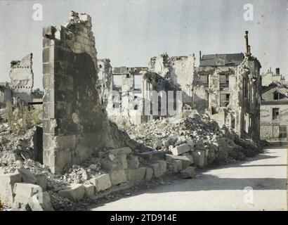 Reims, Marne, Champagne, Frankreich, Erster Weltkrieg, Wohnraum, Architektur, Ruinen, Bombenangriffe, Straße, Bezirk, Trümmer, Nachkriegszeit, Frankreich, Reims, Rue Hingmar, Reims, 04/09/1919 - 04/09/1919, Léon, Auguste, Fotograf, 1919 - Reims - Auguste Léon - (September), Autochrome, Foto, Glas, Autochrome, Foto, positiv Stockfoto