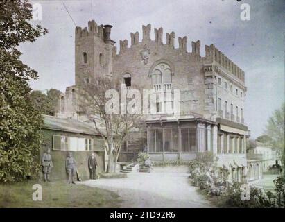 Vicenza, Italien Villa Cameroni, Residenz des Generals, der französische Truppen in Italien kommandiert?, Kleidung, Internationale Beziehungen, erster Weltkrieg, Gesellschaft, Militäruniform, ausländische Präsenz, Villa, zurück, Haarig, Veranda, Glasdach, Alliierte, Armee, Italien, Vicenza, Villa Cameroni, Residence of the Gal Commanding the French Trupps in Italy, Vicence, France [in Verbindung mit], 01/03/1918 - 31/03/1918, Cuville, Fernand, 1918 - Italy - Fernand Cuville - (März-August), Autochrome, Foto, Glas, Autochrome, Foto, positiv, Horizontal, Format 9 x 12 cm Stockfoto