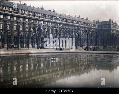 Paris (1. Arr.), Frankreich der Garten des Palais-Royal, Habitat, Architektur, Wasserspiel, überdachte Passage, Bogen, Arkade, Bogen, Park, Garten, Schloss, Frankreich, Paris, Le Palais Royal, Arrondissement I, 19.03/1920 - 19.03.1920, Léon, Auguste, Fotograf, Autochrome, Foto, Glas, Autochrome, Foto, positiv, Horizontal, Größe 9 x 12 cm Stockfoto