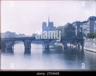 Paris (4.-5. Arr.), Frankreich die Pont de la Tournelle unter Abriss, Wohnungen, Architektur, Religion, Kirche, Gerüste, Traggerüste, Fluss, Arbeiten, Christentum, Turm, Bauingenieurwesen, öffentliche Bauarchitektur, Kai, Dilapidation, unhygienische Bedingungen, Brücke, religiöse Architektur, Frankreich, Paris, Le Pont de la Tournelle, Paris, 09.06/1920 - 09.06.1920, Léon, Auguste, Fotograf, Autochrome, Foto, Glas, Autochrome, Foto, positiv, Horizontal, Format 9 x 12 cm Stockfoto