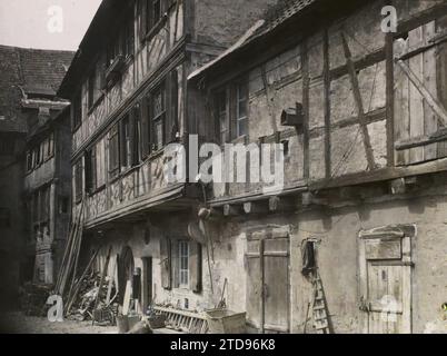 Obernai, Frankreich, Habitat, Architektur, Alltag, ländliche Architektur, Wohngebäude, Wohngegenstände, Innenhof, Fachwerk, Frankreich, Obernai, Innenhof des alten Hauses, Obernai, 17/07/1920 - 17/07/1920, Léon, Auguste, Fotograf, 1920 - Elsass - Auguste Léon (Juillet), Autochrome, Foto, Glas, Autochrome, Foto, positiv Stockfoto