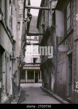 Dreux, Frankreich Fachwerkhäuser aus der Rue Illiers aus dem 15. Jahrhundert, Ecke Grande rue Maurice Viollette, Habitat, Architektur, Kunst, Schild, Wohnraum, Straße, Bezirk, Mittelalter, Fachwerk, Frankreich, Dreux, altes Haus an der Ecke der Rue du Canon, Dreux, 13.10/1920 - 13.10.1920, Léon, Auguste, Fotograf, 1920 - Eure, Eure-et-Loir - Auguste Léon - (Oktober), Autochrome, Foto, Glas, Autochrome, Foto, positiv, Vertikal Stockfoto