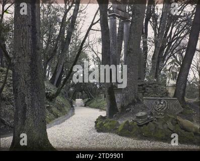 Rom, Italien Vatikanische Gärten, Kunst, Statue, Botanischer Garten, Skulptur, Säule, Italien, Rom, in den Vatikanischen Gärten, Rom, 07/03/1921 - 07/03/1921, Léon, Auguste, Fotograf, 1921 Cap Martin, Italien, Cap Martin - Auguste Léon (Februar-April), Autochrome, Foto, Glas, Autochrome, Foto, positiv, Horizontal, Format 9 x 12 cm Stockfoto