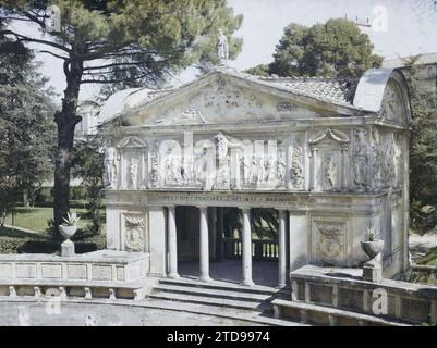 Rom, Italien Vatikanische Gärten, Pope's Casino, Habitat, Architektur, Säule, Skulptur Dekor, Park, Garten, Italien, Rom, Denkmal in den Gärten, Rom, 11/03/1921 - 11/03/1921, Léon, Auguste, Fotograf, 1921 Cap Martin, Italien, Cap Martin - Auguste Léon (Februar-April), Autochrome, Foto, Glas, Autochrome, Foto, positiv, Horizontal, Format 9 x 12 cm Stockfoto