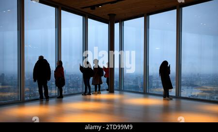 The Lookout, 8 Bishopsgate's 50. Stock Aussichtsplattform mit Blick auf die Stadt London. Stockfoto