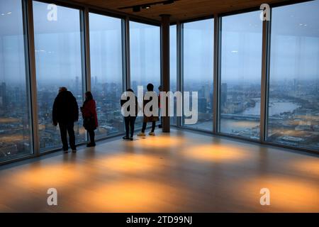 The Lookout, 8 Bishopsgate's 50. Stock Aussichtsplattform mit Blick auf die Stadt London. Stockfoto