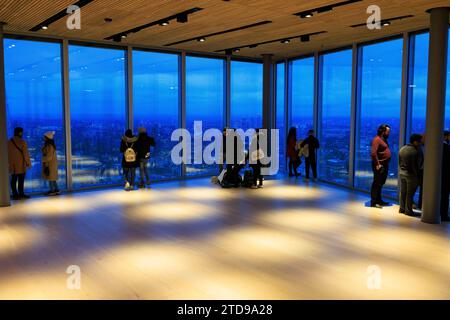 The Lookout, 8 Bishopsgate's 50. Stock Aussichtsplattform mit Blick auf die Stadt London. Stockfoto