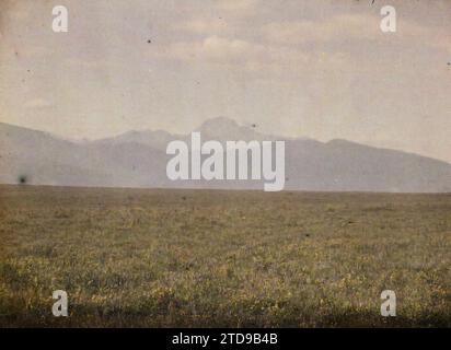 Arreau, Hautes-Pyrénées, Frankreich, Natur, Umwelt, Landschaft, Berg, Berg, blühende Wiese, Frankreich, Ossau-Tal, Arreau: PIC du Midi de Bigorre (Blick von Lannemezan), Arreau, 01/09/1920 - 30/09/1920, Cuville, Fernand, 1920-1921 - Charente, Gironde, Basse-Pyrénées, Hautes Pyrénées - Fernand Cuville, Autochrome, Foto, Glas, Autochrome, Foto, positiv Stockfoto