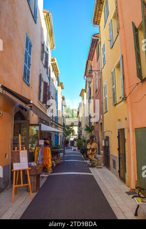 Valbonne Village, Frankreich. November 2019. Eine Straße im Dorf Valbonne. Quelle: Vuk Valcic/Alamy Stockfoto
