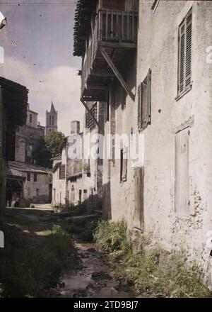 La Réole, Frankreich, Habitat, Architektur, Natur, Umwelt, Glockenturm, Wasserlauf, ländliche Architektur, Hydrographie, Balkon, Loggia, Straße, Bezirk, Frankreich, La Réole, La Réole, 06/1920 - 30.06.1920, Cuville, Fernand, 1920-1921 - Charente, Gironde, Basse-Pyrénées, Hautes Pyrénées - Fernand Cuville, Autochrome, Foto, Glas, Autochrome, Foto, positiv Stockfoto