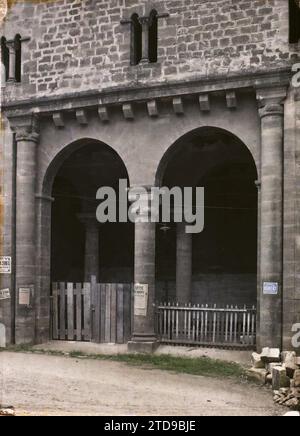 La Réole, Frankreich, Wirtschaftstätigkeit, Habitat, Architektur, Inschrift, Information, Kunst, Markt, Messe, Rathaus, Rathaus, öffentliche Bürgerarchitektur, Säule, Poster, Bogen, Arkade, Bogen, Mittelalter, Barriere, palisade, Frankreich, La Réole, La Réole, 01/06/1920 - 30/06/1920, Cuville, Fernand, 1920-1921 - Charente, Gironde, Basse-Pyrénées, Hautes Pyrénées - Fernand Cuville, Autochrome, Foto, Glas, Autochrome, Foto, positiv Stockfoto