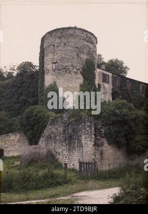 La Réole, Frankreich, Persönlichkeit, Habitat, Architektur, Kunst, politische Figur, Ivy, Turm, befestigte Architektur, Festung, Mittelalter, Frankreich, La Réole, La Réole, 06/1920 - 30.06.1920, Cuville, Fernand, 1920-1921 - Charente, Gironde, Basse-Pyrénées, Hautes Pyrénées - Fernand Cuville, Autochrome, Foto, Glas, Autochrome, Foto, positiv Stockfoto