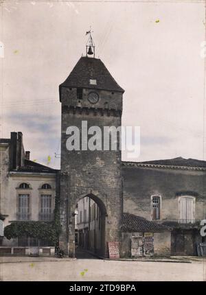 Saint-Macaire, Frankreich, Habitat, Architektur, Kunst, Turm, Uhr, Glockenturm, öffentliche Bürgerarchitektur, befestigte Architektur, Tür, Mittelalter, Frankreich, St. Macaire, Uhrturm, Saint-Macaire, 06/1920 - 30.06.1920, Cuville, Fernand, 1920-1921 - Charente, Gironde, Basse-Pyrénées, Hautes Pyrénées - Fernand Cuville, Autochrome, Foto, Glas, Autochrome, Foto, positiv Stockfoto