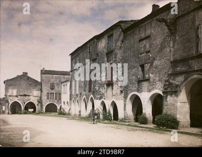 Saint-Macaire, Frankreich, Habitat, Architektur, ländliche Architektur, Wohnung, Straße, Bezirk, Bogen, Arkade/Arkade, Place, Frankreich, St Macaire, Place du Macadieu, Saint-Macaire, 06/1920 - 30.06.1920, Cuville, Fernand, 1920-1921 - Charente, Gironde, Basse-Pyrénées, Hautes Pyrénées - Fernand Cuville, Autochrome, Foto, Glas, Autochrome, Foto, positiv Stockfoto