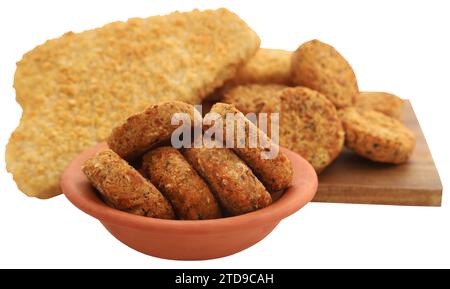 Knuspriges Fischfilet mit Gemüsefalafel eine köstliche Küche Stockfoto