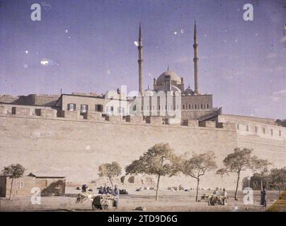 Kairo, Ägypten, Afrika Ansicht der Méhémet Ali Moschee, bekannt als „Alabaster Moschee“, Verkehr, Religion, Habitat, Architektur, Handtransport, Islam, Minaret, Wagen, befestigte Architektur, Moschee, Rampart, religiöse Architektur, Ägypten, Kairo, Mohammed-Ali-Moschee, Le Caire, 01/1914 - 01.02.1914, Léon, Auguste, Fotograf, 1914 - Ägypte - Auguste Léon - (Januar-Februar), Autochrome, Foto, Glas, Autochrome, Foto, positiv, Horizontal, Format 9 x 12 cm Stockfoto