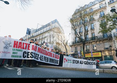 Paris, Frankreich. Dezember 2023. Demonstration zur Unterstützung des palästinensischen Volkes am 17. Dezember 2023 in Paris. Foto: Christophe Michel/ABACAPRESS.COM Credit: Abaca Press/Alamy Live News Stockfoto