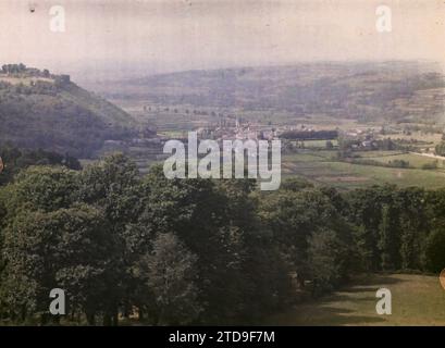 Lesponne Valley, Hautes-Pyrénées, Frankreich, Natur, Umwelt, Habitat, Architektur, Landschaft, Panorama der Stadt, Frankreich, Panorama von Pouzac, Lesponne [vallée], 01/07/1921 - 31.07.1921, Cuville, Fernand, 1920-1921 - Charente, Gironde, Basse-Pyrénées, Hautes Pyrénées - Fernand Cuville, Autochrome, Foto, Glas, Autochrome, Foto, positiv Stockfoto